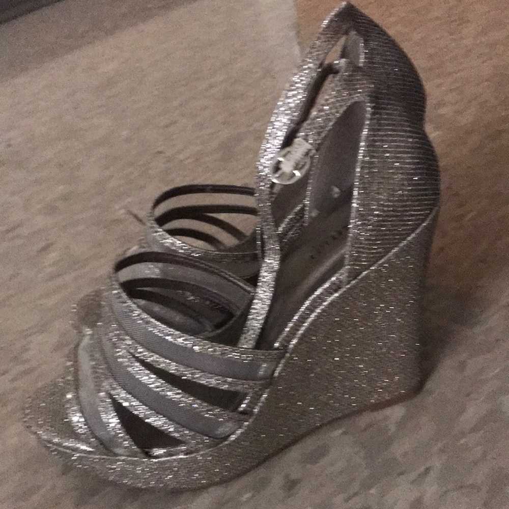 Shoes - Picture 2 of 4